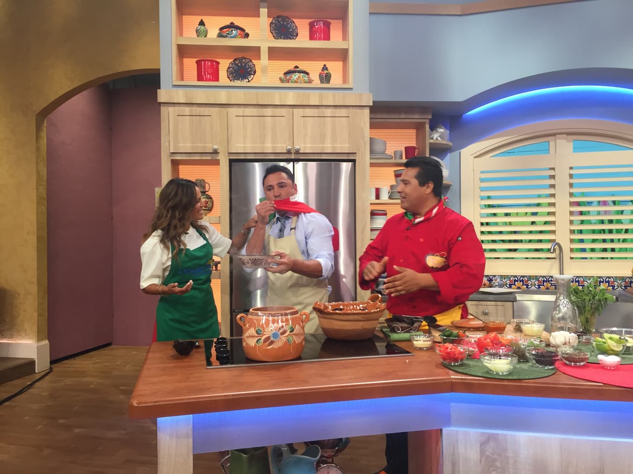 Y qué mejor manera de despedir a nuestro invitado, que con un beso a su bandera de México.