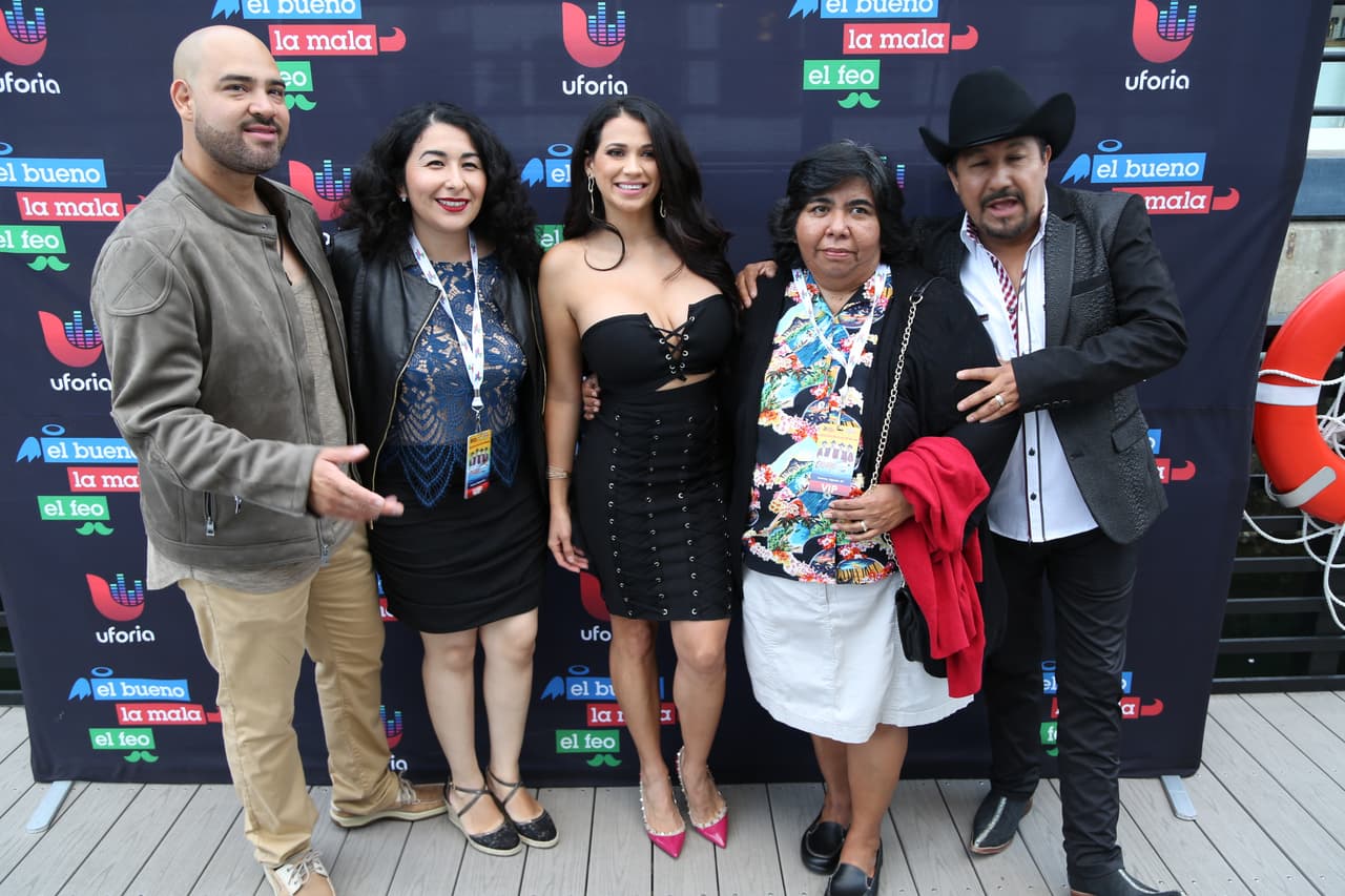 Raúl 'El Pelón', Carla Medrano y El Feo premiaron a sus oyentes con una noche inolvidable al lado de Calibre 50 en un bote privado.