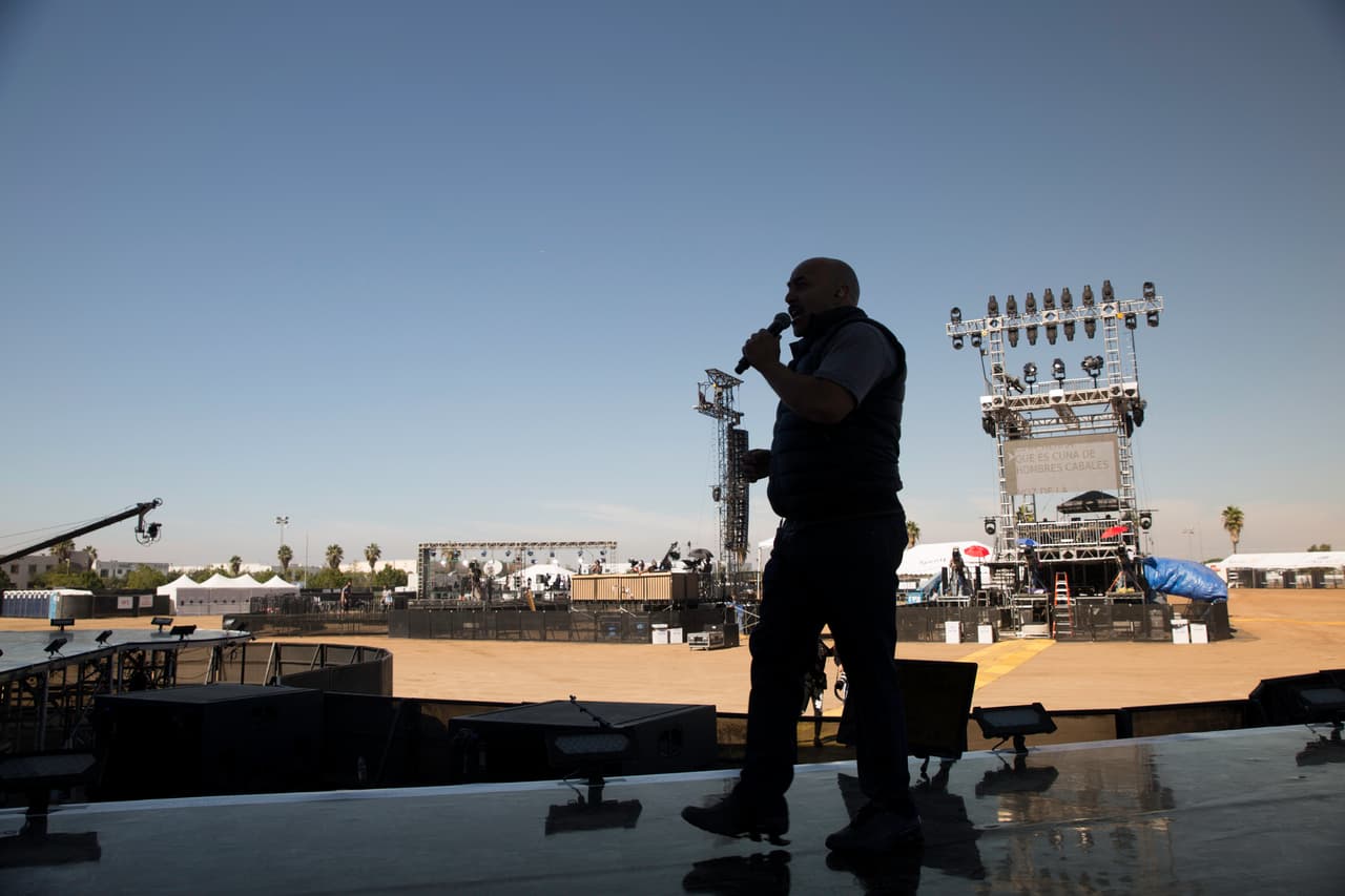 La prueba de sonido del cantante mexicano Lupillo Rivera.