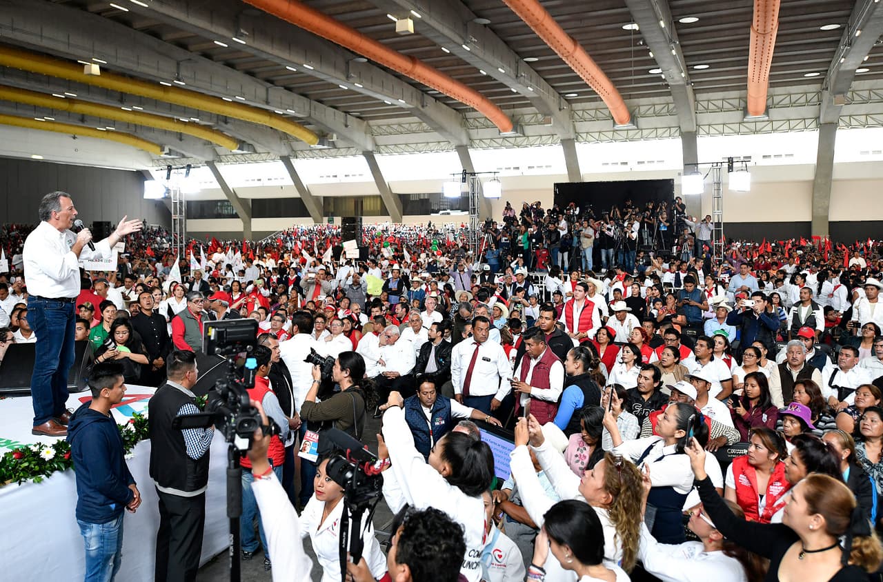 Por otra parte, José Antonio Meade, según las cifras proporcionadas por INEGI, ha visitado 54 ciudades en 23 entidades, en las que ha participado en 136 eventos.