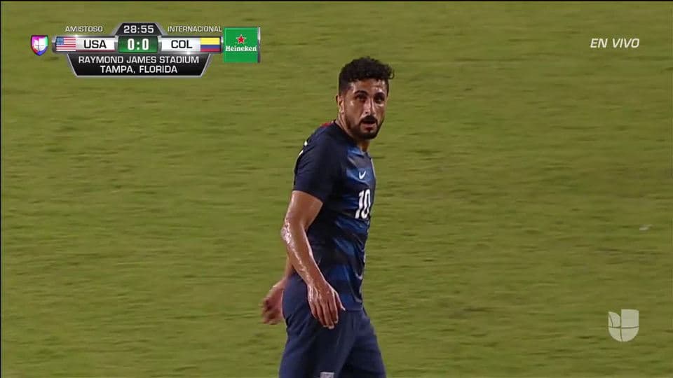 Tiro desviado de Kenny Saief