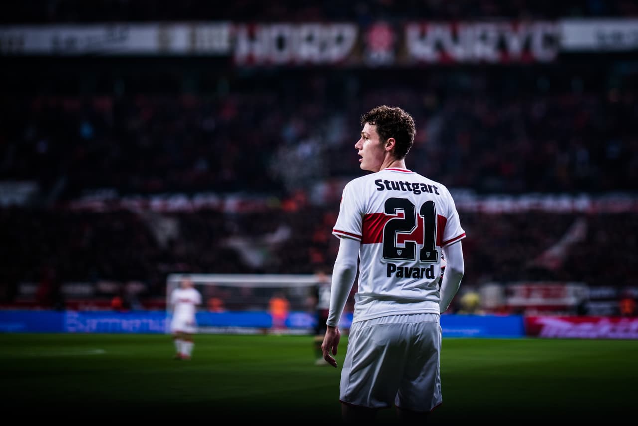 Los contactos entre el Stuttgart y el Bayern por Benjamin Pavard se habrían reactivado. En Alemania indican que es probable que se concrete la transferencia la próxima semana.