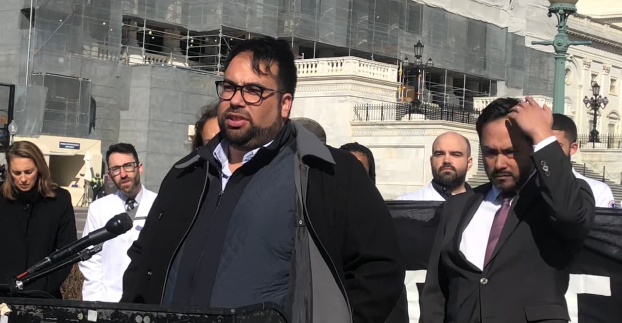 Rodríguez ofreció una conferencia de prensa esta semana acompañado de congresistas, médicos y organizaciones que han trabajado en la frontera.