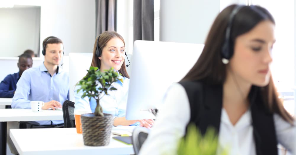 <b>ACUARIO</b>
<br>Tienen un alto grado de empatía, lealtad y compasión, así que suelen ser muy buenos compañeros de trabajo, que saben delegar responsabilidades y ganarse a sus compañeros. No obstante, también pueden perder un poco su enfoque y ser un tanto distraídos, por lo que pierden concentración y llegan a equivocarse. Trabaja en tu 'multitasking'.