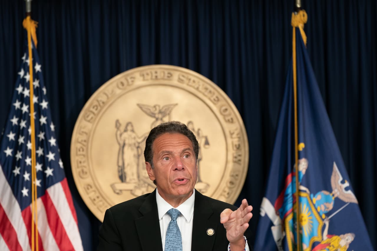 <b>4/ Invertir en el futuro:</b>
<br>
<br>El gobernador dijo que el estado "planificará agresivamente" las oportunidades económicas post-coronavirus, citando el reciente partido de los Buffalo Bills como modelo de cómo reabrir los lugares de entretenimiento y los eventos de forma segura.