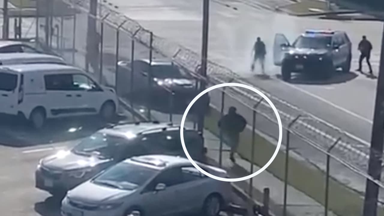 Caballero es sospechoso después de una persecución y estrellar el vehículo, del que se presume es robado. El hombre
<a href="https://www.univision.com/local/houston-kxln/tiroteo-policia-houston-hpd-texas">abrió fuego contra los oficiales</a>, hiriendo a tres y luego escapar para atrincherarse por más de dos horas en una vivienda.