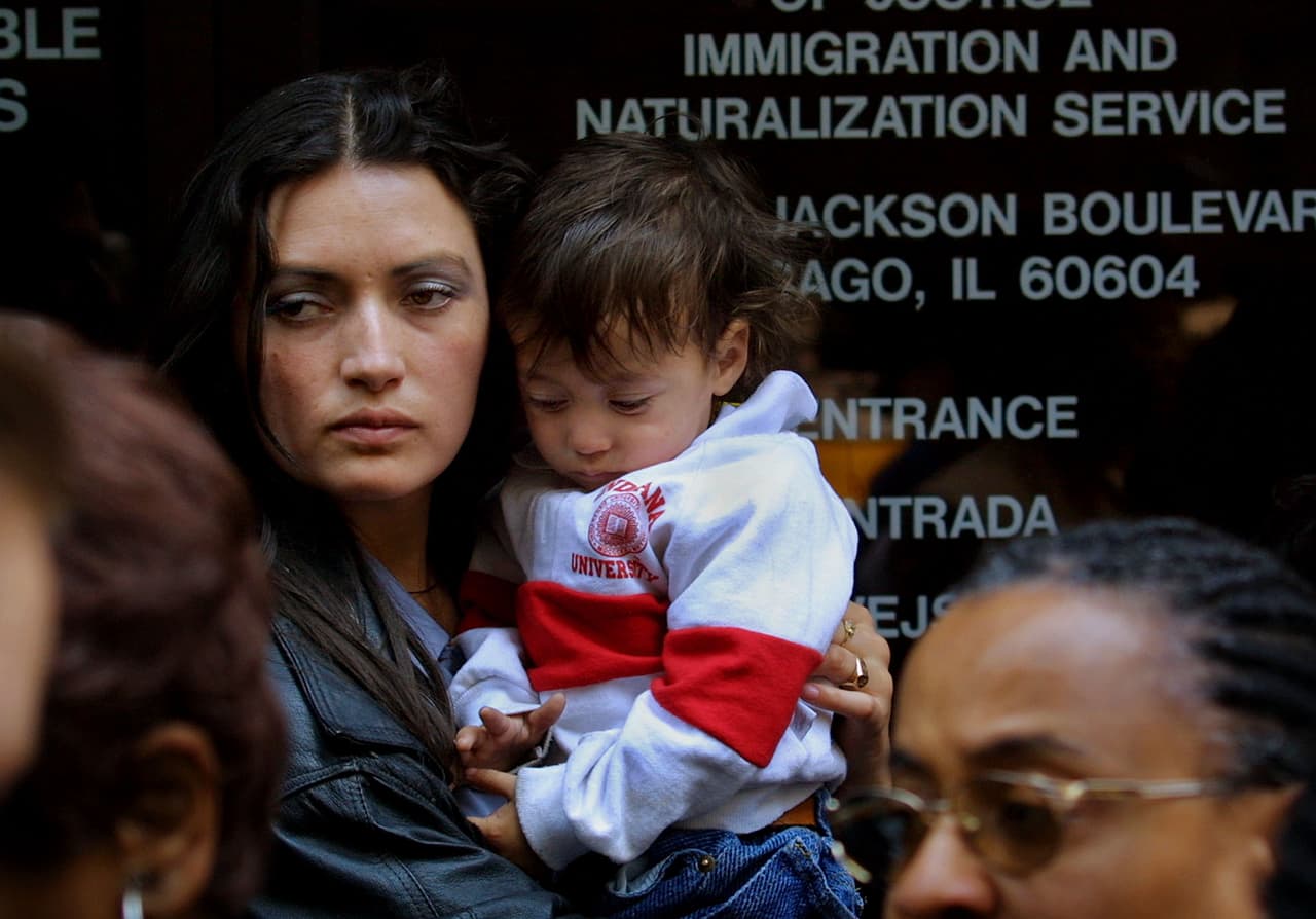 Mi visa va a expirar y no sé si podré volver con Trump: ¿Es mejor que me quede indocumentada? Respondemos tus preguntas de inmigración