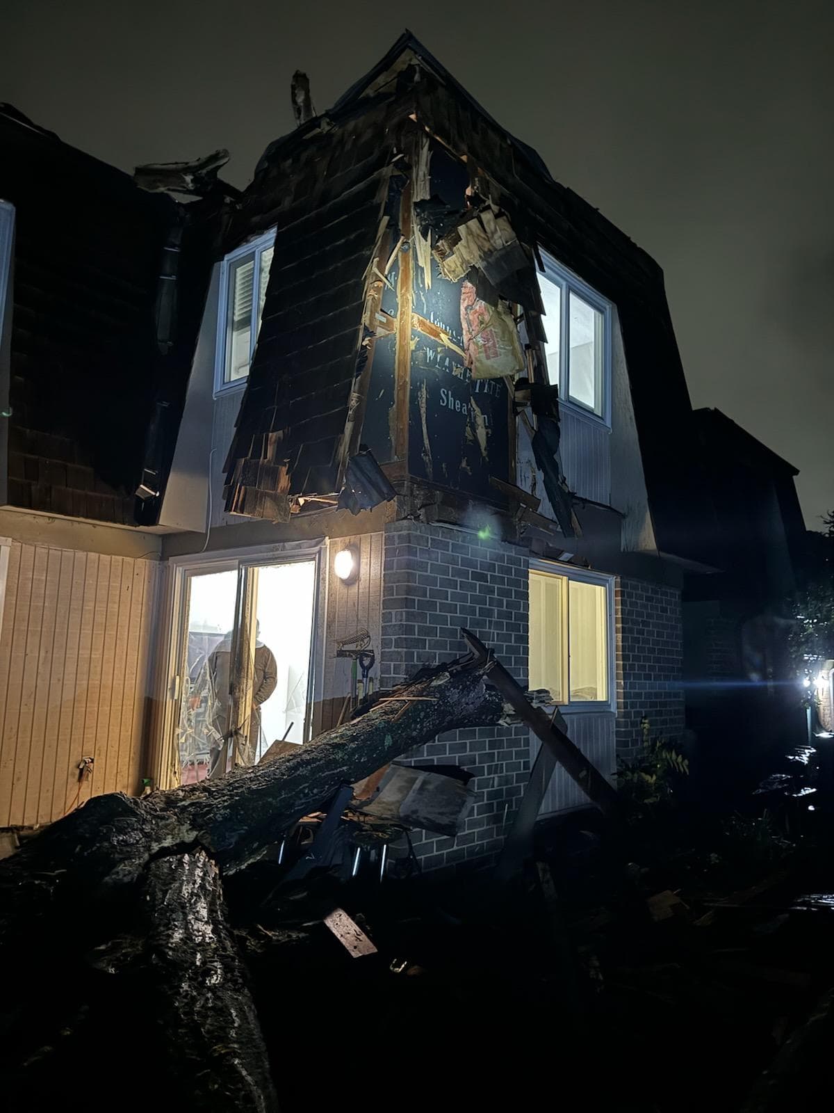 A pesar de los daños notorios en viviendas, no se reportó de primer momento de personas heridas.