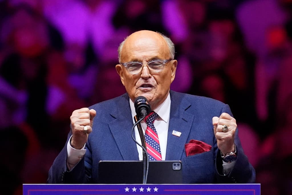 Trump emite un perdón para Rudy Giuliani y una larga lista de implicados en los intentos de revertir su derrota electoral en 2020