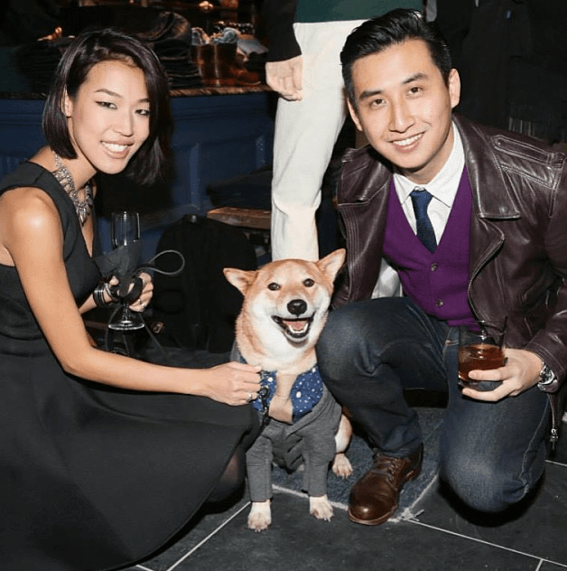 Su ‘papá’ es diseñador gráfico y su ‘mamá’ experta en moda.