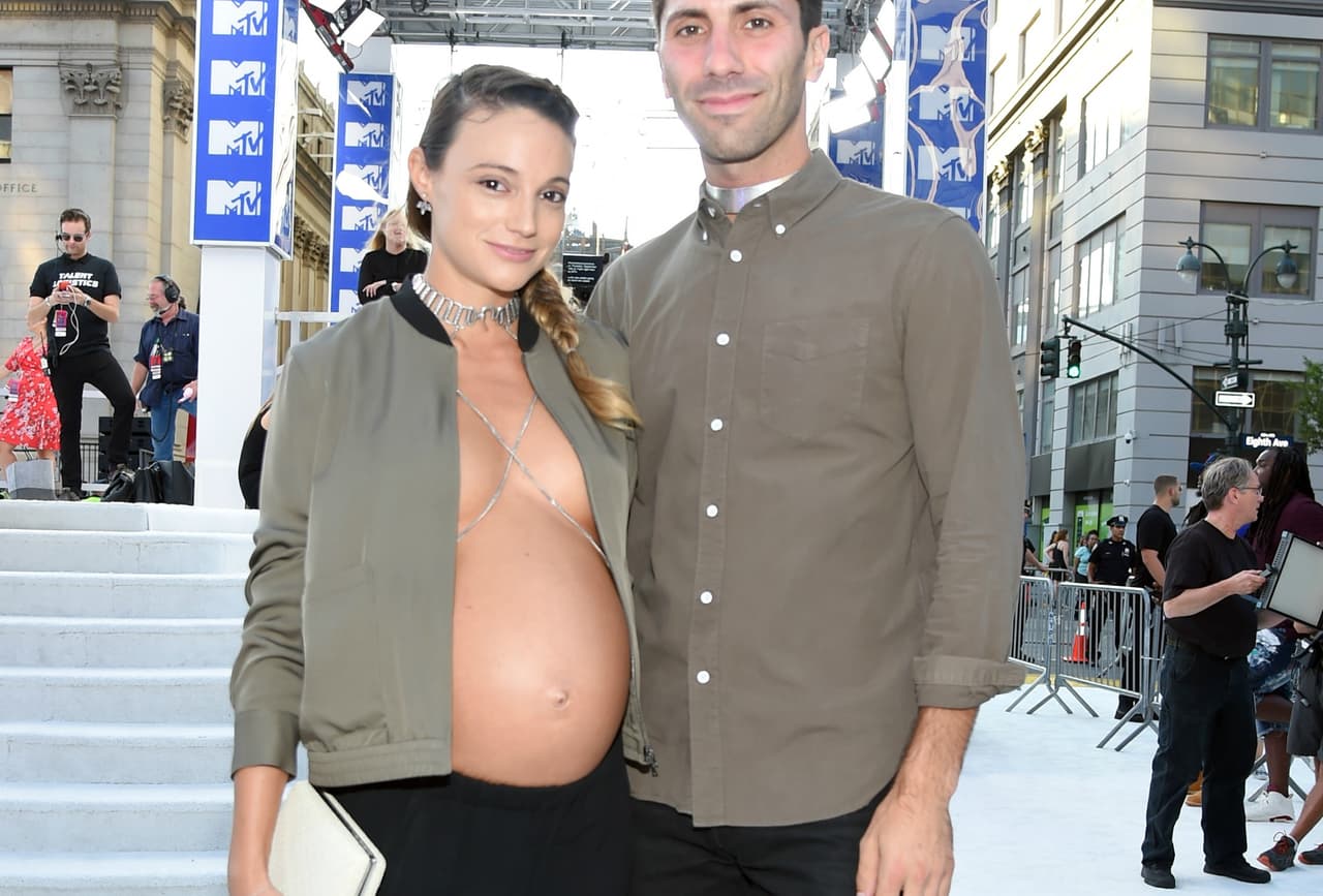 Laura Perongo y su novio, el conductor de Catfish, en los MTV