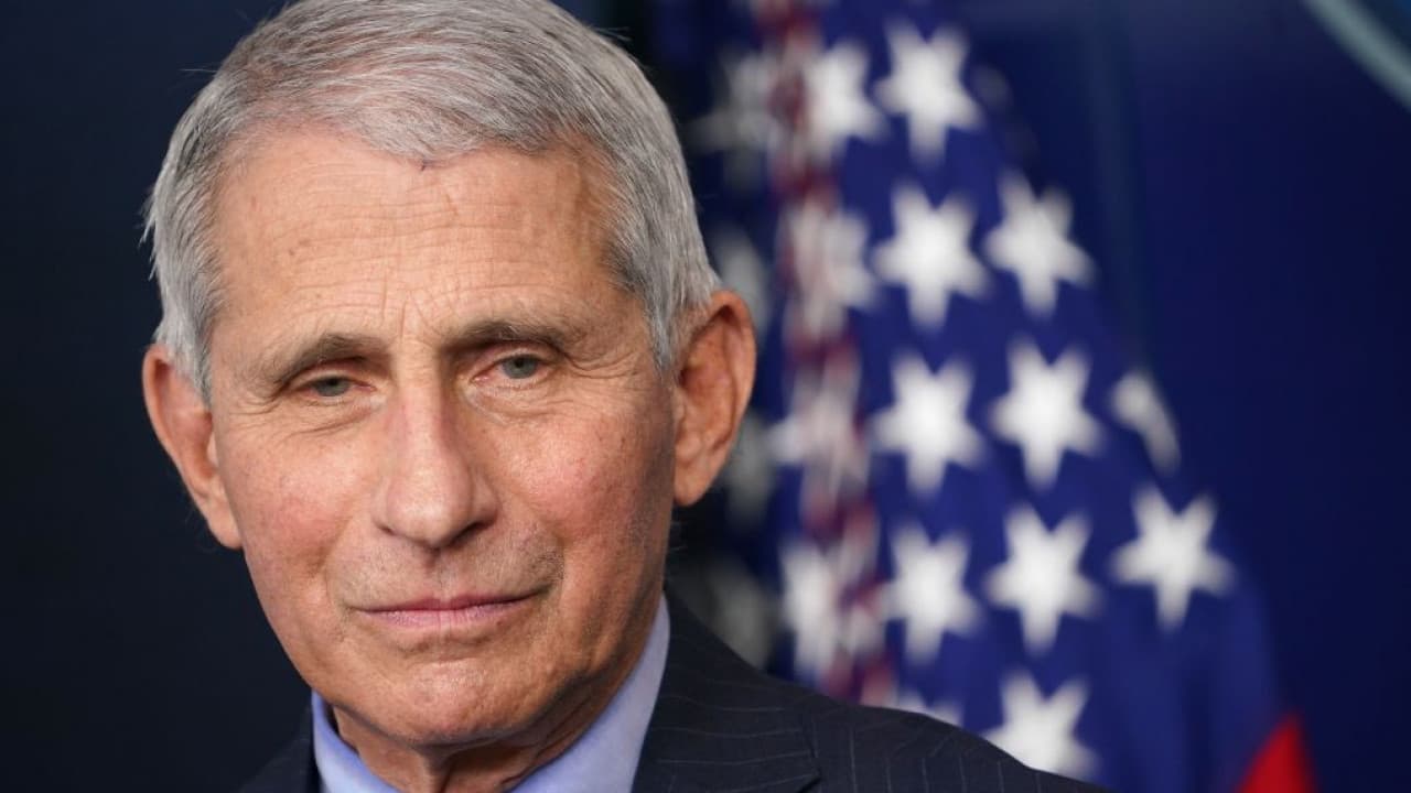 En video. El director del Instituto Nacional de Alergias y Enfermedades Infecciosas de EEUU, Anthony Fauci, aseguró que la división política contribuyó significativamente al "asombroso" número de muertos por covid-19 en EEUU, que recientemente superó los 500,000 fallecidos.