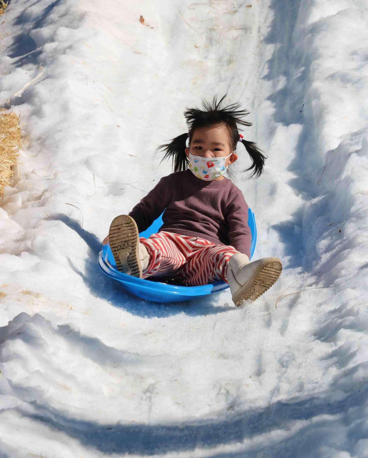 Entre las actividades las familias tendrán la oportunidad de disfrutar del área de juegos de trineo y nieve.