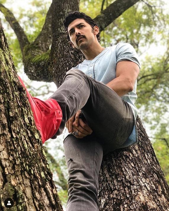 Miguel Martínez ya tiene 29 años y sigue trabajando en televisión.