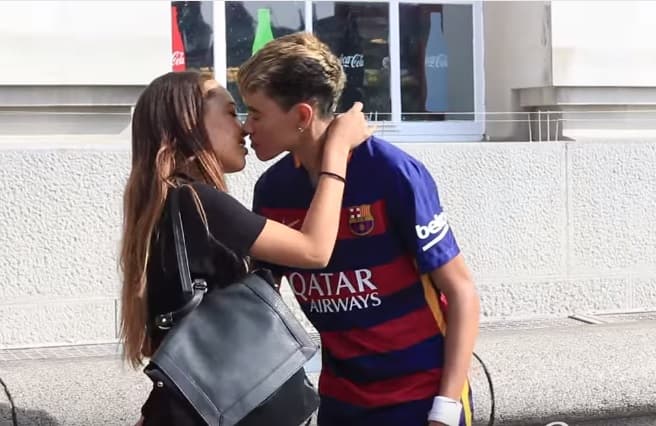 Falso Neymar reparte besos en las calles de Londres