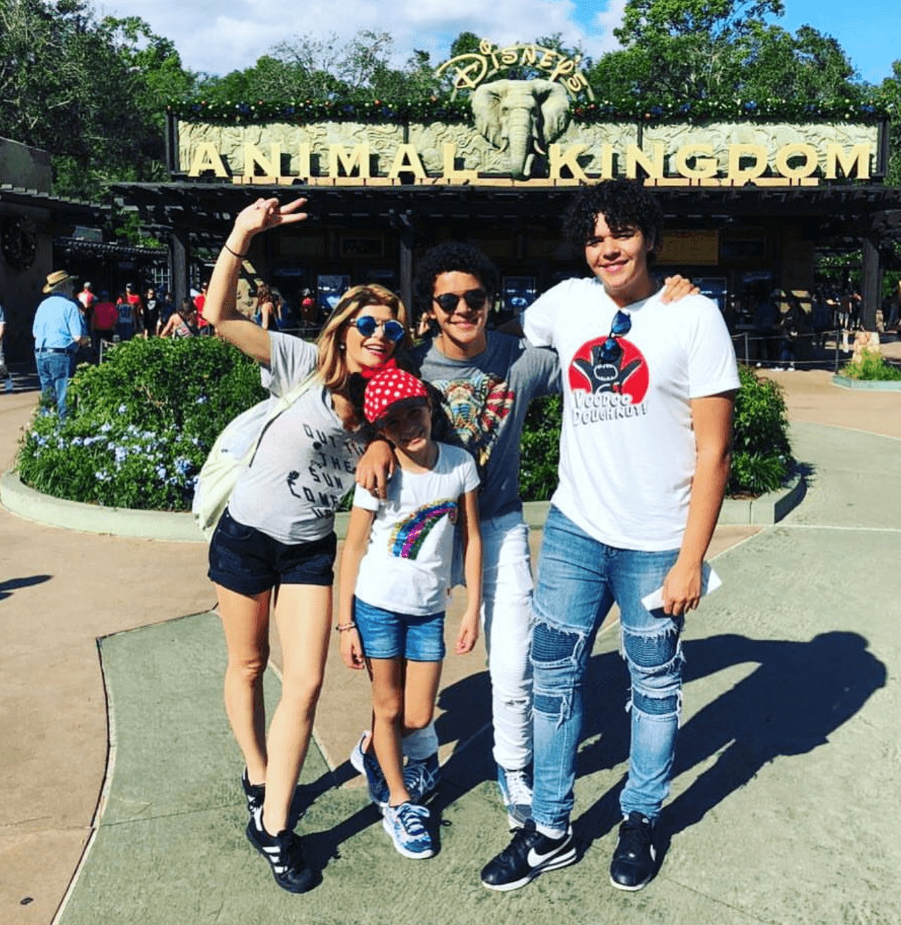 La actriz estuvo en el parque durante toda una semana disfrutando de las atracciones, sin embargo lo que más llamó la atención fue que en este viaje no estuvo presente su esposo, Carlos Alberto Cruz. De hecho, ya van varios meses que la actriz no comparte ninguna fotografía junto a él.