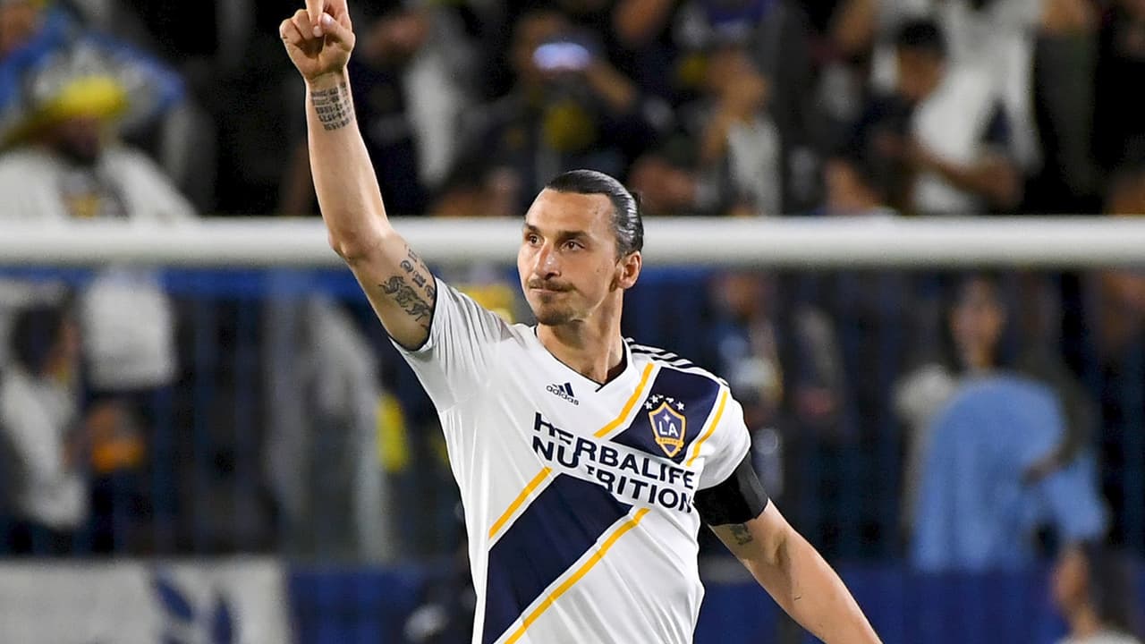 Zlatan no se fue celebrando su doblete sino incómodo con segundo tiempo de LA Galaxy 
