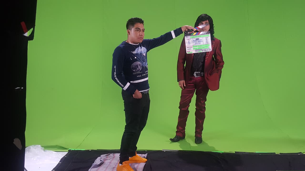 Albertano comenzó grabaciones luciendo su inconfundible melena.