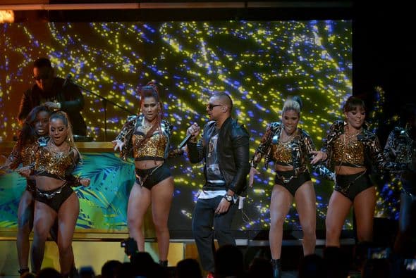 La coreografía nos dejó deseando poder estar ahí bailando con ellos.