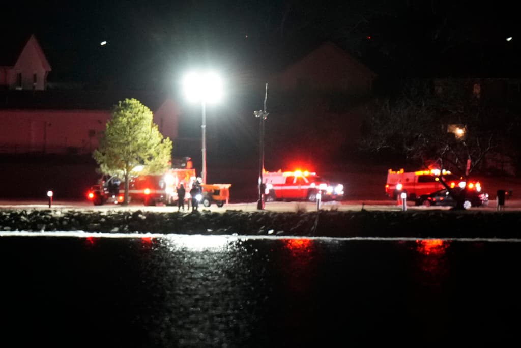 Buscan sobrevivientes en el río Potomac: imágenes del rescate tras choque entre un avión y un helicóptero militar en DC