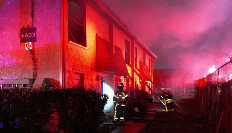 Incendio consume cuatro departamentos en Temple Terrace; cinco adultos y cuatros niños se quedan sin hogar