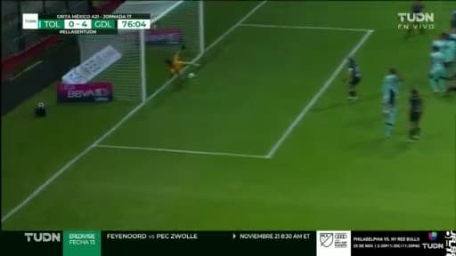 ¡Una maravilla de remate! Carolina Jaramillo marca el 0-4 de Chivas
