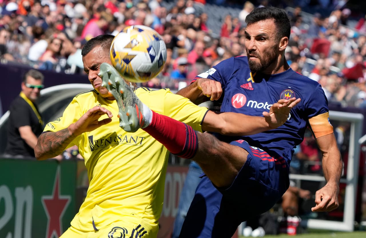 En la cancha, Nashville no logró una victoria que podría haberle asegurado una distancia más pronunciada ante otros rivales de la Conferencia Este.
<br>