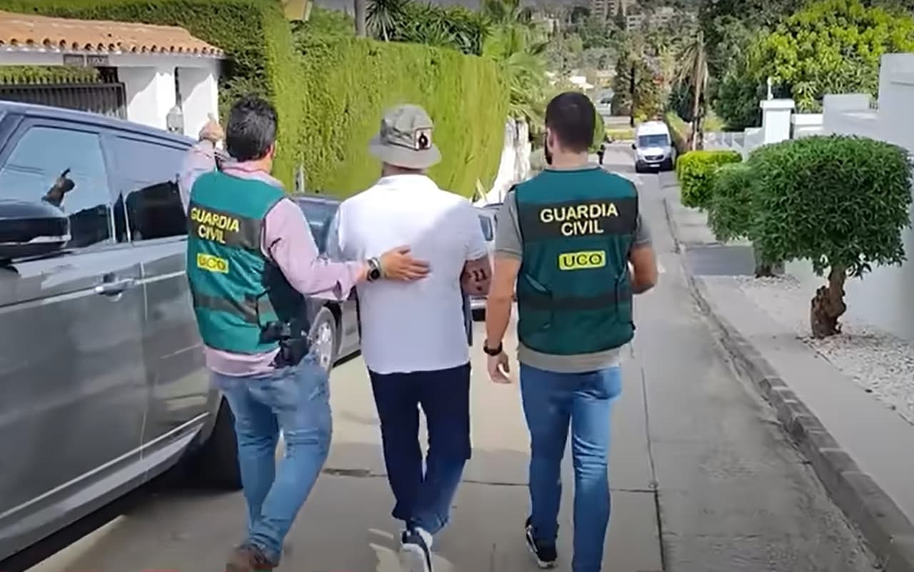 Un presunto narcotraficante arrestado por la Guardia Civil de España.
