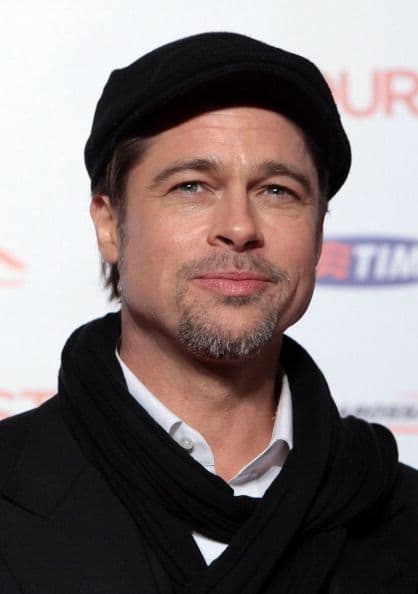 Hollywood es un lugar con mucha competencia visual, pero nuestro amado Brad Pitt se asegura de no tener competencia dictando su propio estilo al vestir. ¡No por nada es uno de los hombres más sexys del mundo!