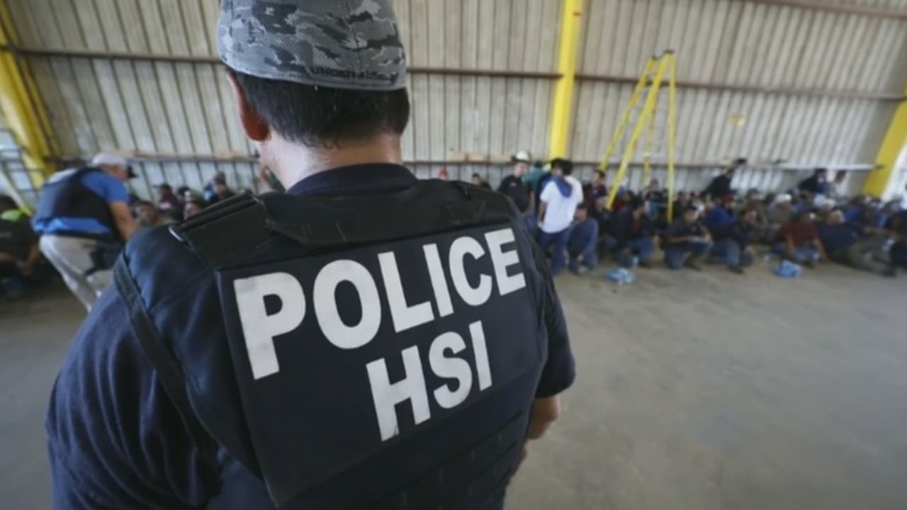 Números útiles para familias afectadas por la redada en Sumner, Texas