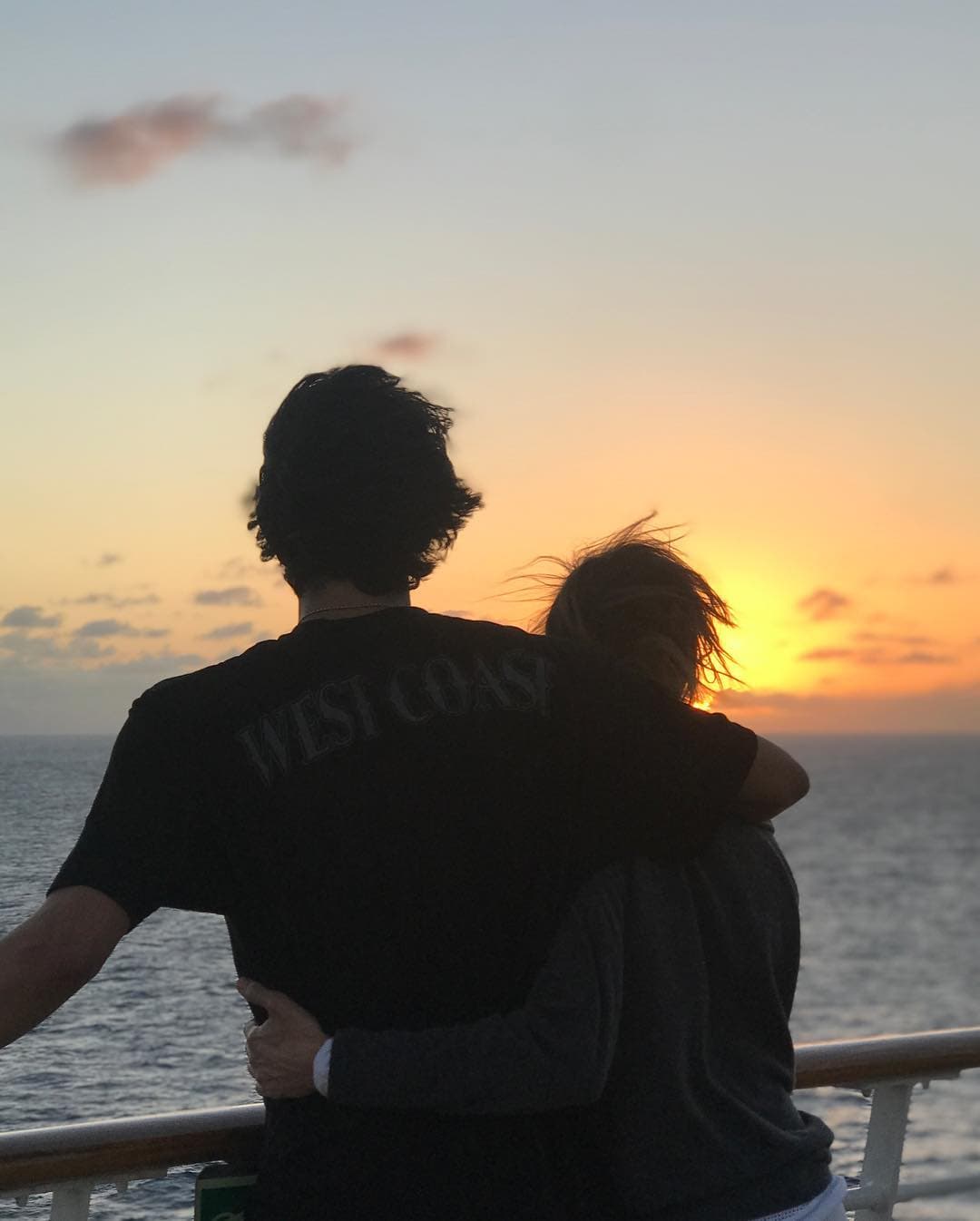 "Es difícil de explicar la mezcla de felicidad con tristeza que se siente. Y es que la gran pregunta es: ¿por qué crecen tan rápido?", escribió en una publicación que hizo el día que dejó a su hijo en la universidad.