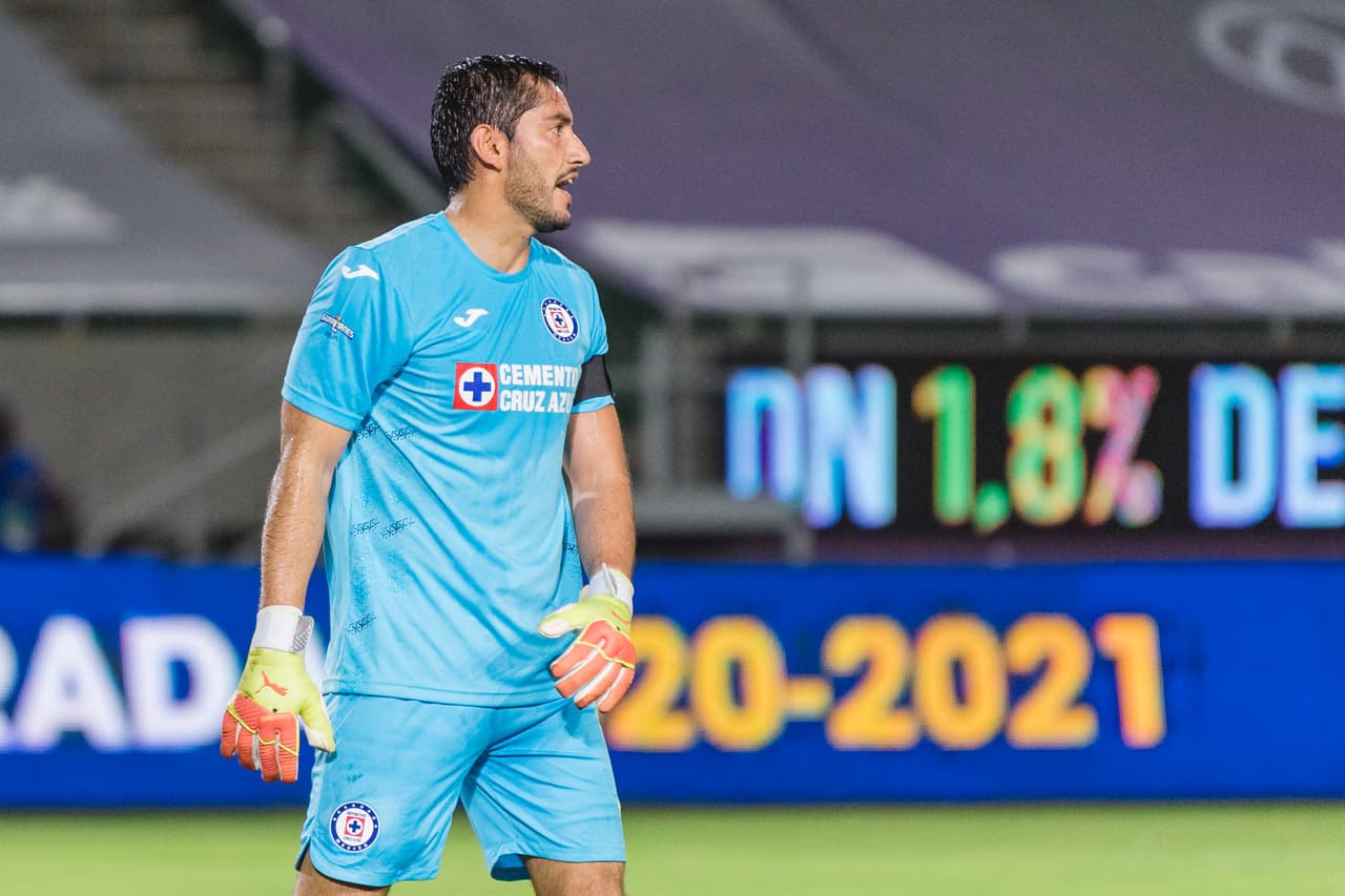 Jesús Corona impidió el segundo de los locales con un tremendo atajadón a los 20’ de juego.