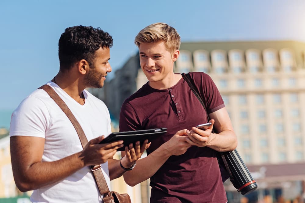 Es una persona que aprende enseguida una lengua extranjera, algo que tenga que ver con la comunicación. Se da cuenta de los matices al hablar, si una persona es sincera o no, pues aumenta su intuición.
<br>