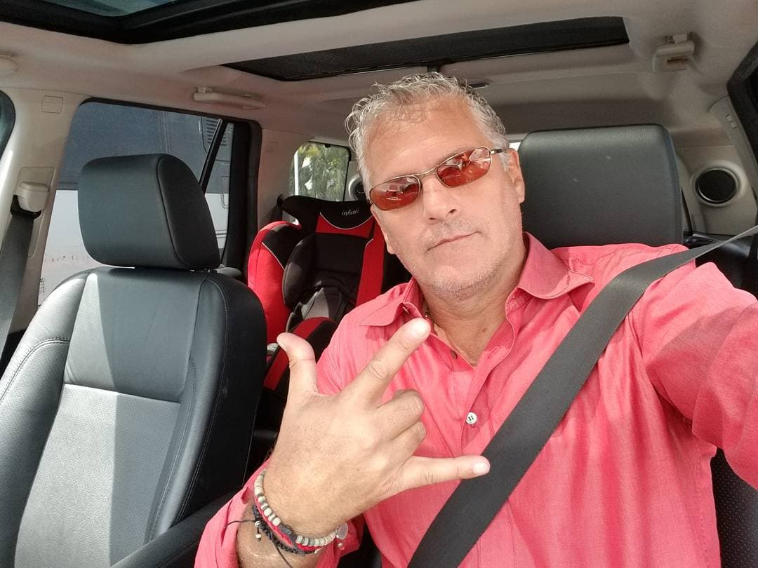 "
<b>Ni voy a ser víctima ni victimario</b>, simplemente he puesto las cartas sobre la mesa y los puntos sobre las íes y he hablado con hechos", finalizó.
<br>