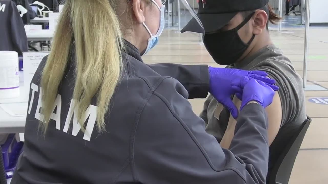 Bakersfield es la nueva meca de las vacunas para los jóvenes del sur de California