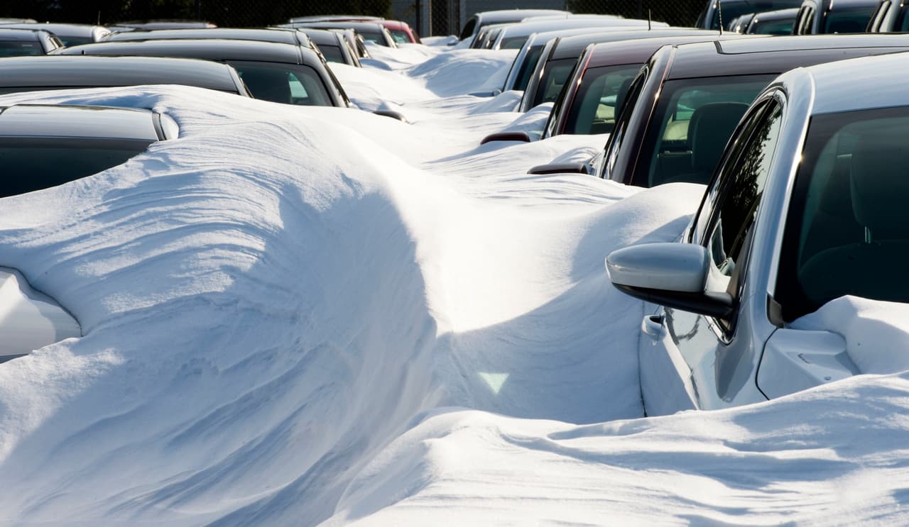 <b>5. EL MEJOR MOMENTO PARA COMPRAR TU AUTO NUEVO:</b> Hay momentos en que su puede conseguir un mejor trato. Cuando cambian los modelos, después de navidad, después de un evento ambiental que detuvo las ventas o durante las primeras semanas de clases. Pero si no atinaste a llegar en ningunos de esos días, asegúrate de ir al concesionario 
<b>cerca del final del mes</b> cuando los concesionarios están desesperados por cerrar el mes con las mejores ventas posibles.