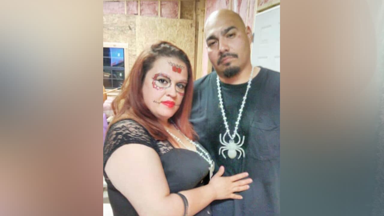 Dos días antes de que Naomi falleciera su esposo Carlos, que también había resultado positivo con 
<b><a href="https://www.univision.com/local/houston-kxln/el-drama-de-una-mujer-que-necesita-una-cirugia-de-corazon-pero-la-aplazan-por-la-crisis-del-coronavirus-video">coronavirus</a></b>, se estaba recuperando, aunque el padecimiento le provocó problemas en los riñones y tuvo que recibir diálisis.