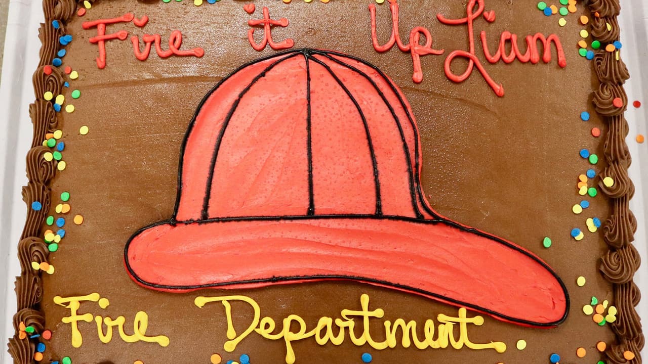 Con este pastel de HEB, Liam festejó su nombramiento como bombero honorario de la ciudad de Webster, Texas.