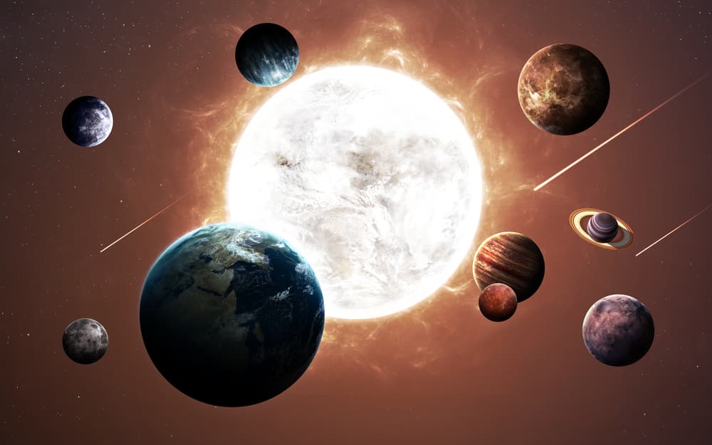 La Luna marca así el comienzo de la segunda quincena del mes de agosto, y este año con un paisaje astral singular: estamos en el ciclo de cumpleaños de Leo y el signo Acuario es el opuesto de ese signo de fuego que ahora tiene tres importantes planetas directos: Mercurio, Venus y Marte por lo que todos los elementos y signos reciben el efecto del plenilunio de una forma diferente, pero intensa.