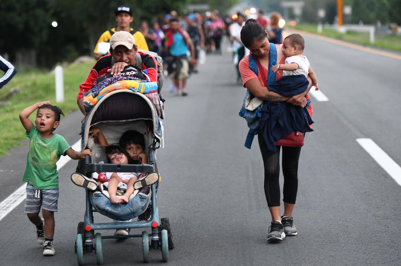 Piden protección humanitaria para caravana de migrantes rumbo a EEUU
