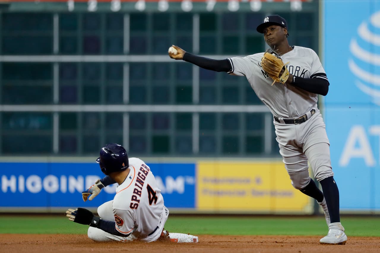 Carlos Correa conectó un jonrón en la décima primera entrada para superar 3-2 a los Yankees. El partido duró cerca de 5 horas y acabó con victoria para los Astros.