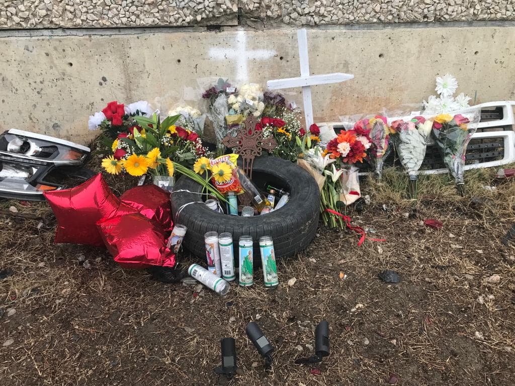 Tres familias del norte de Texas están de luto por la pérdida de sus seres queridos 
<a href="https://www.univision.com/local/dallas-kuvn/tres-familias-comparten-un-mismo-dolor-la-perdida-de-un-ser-querido-tras-un-accidente-vehicular-en-dallas-video">en un accidente vehicular en Dallas.</a> 
<br>