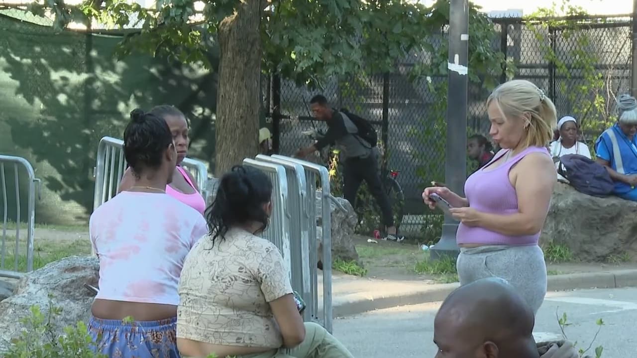 NYC implementa plan piloto que ofrece a familias migrantes en refugios apoyo de $4,000 para renta