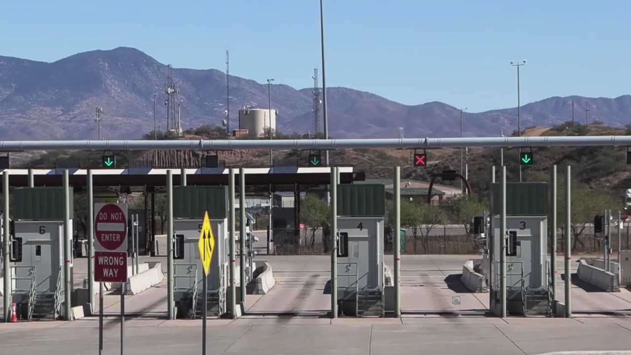 El impacto económico por el bloqueo que se mantiene en garita fronteriza Mariposa en Nogales