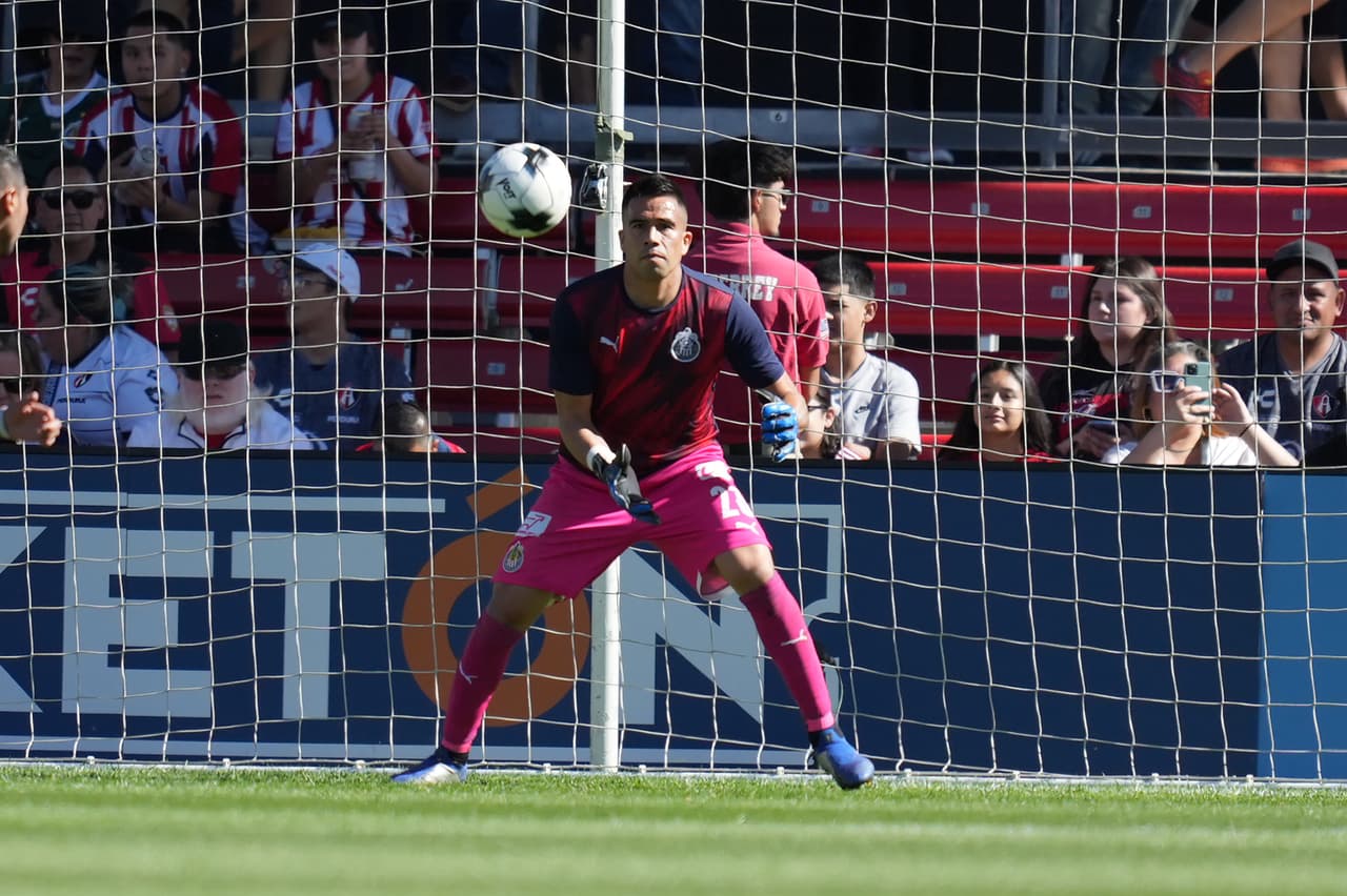 Con un gol solitario de Julián Quiñones el Atlas se llevó una edición más del Clásico Tapatío ante Chivas.