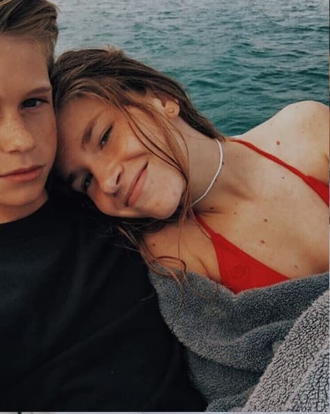 Esta tierna fotografía en el mar la guardarán por siempre en su corazón.