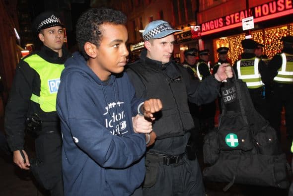 Medios reportaron que al menos 26 personas fueron detenidas por la policía de Londres durante la manifestación.