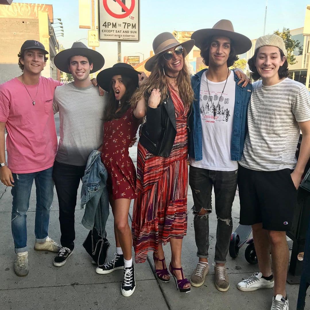 Aprovechó para celebrar el 5 de Mayo con amigos de la universidad de Lorenzo.