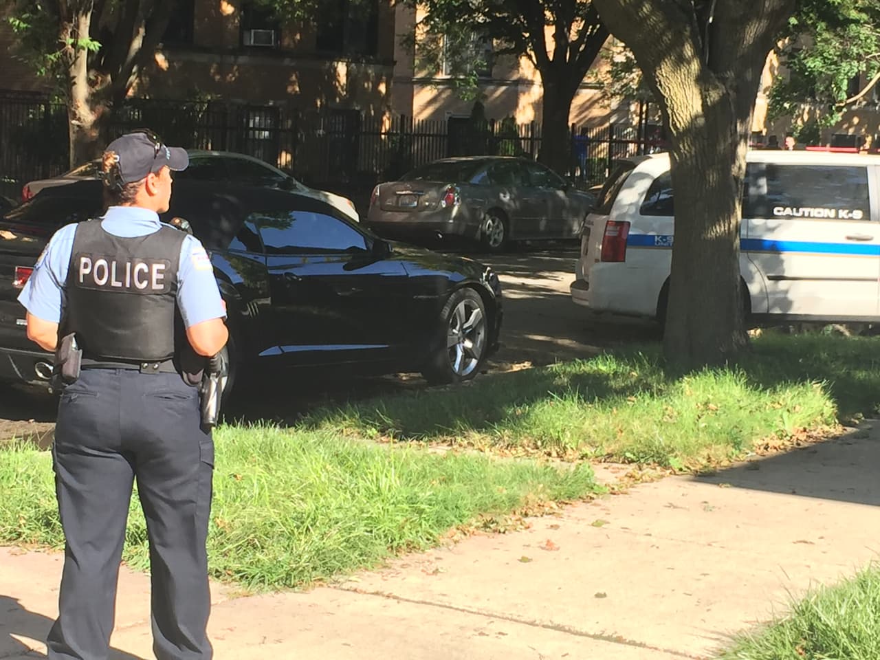 El incendio comenzó alrededor de las 1:35 am en un edificio de apartamentos de tres pisos.