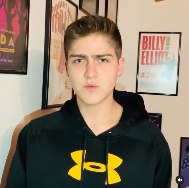 El 12 de noviembre, su hijo 
<b>Patricio Rodas confirmó que el histrión se había </b>
<a href="https://www.univision.com/shows/vencer-el-desamor/otra-baja-en-las-telenovelas-leonardo-daniel-sale-de-vencer-el-desamor-fotos">contagiado de covid-19</a> y aclaró que su padre no estaba intubado.
<br>